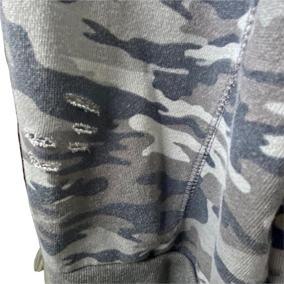 Rue + Distressed Camouflage Sweatshirt 1X Gray Black Crew Neck Long Sleeves - Picture 6 of 16